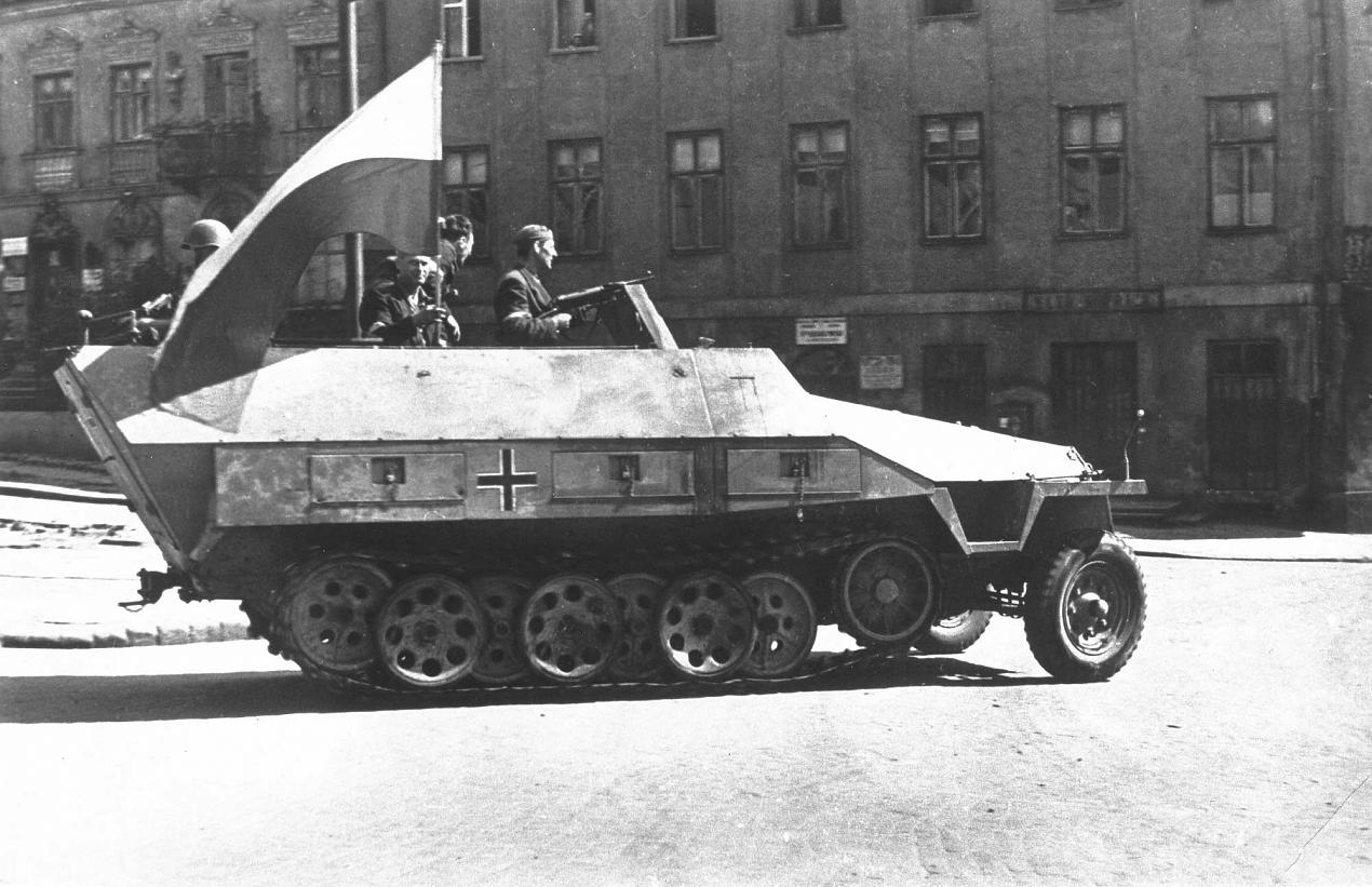  SdKfz 251 captured by the Polish insurgents 14 august 1944