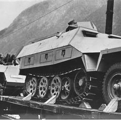 transport of SdKfz 251/1 Ausf. D's ..wloskim front ' 44