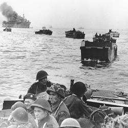 LCA (Landing Craft Assault) containing Winnipeg Rifles head for the Normandy (…)