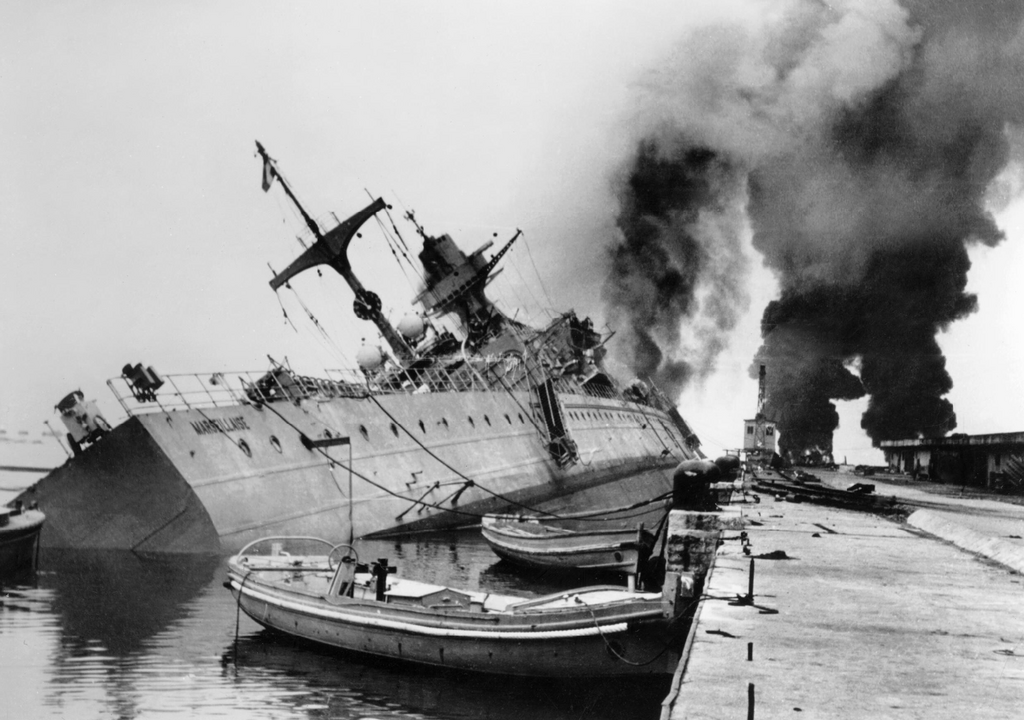 Le navire Marseillaise sabordé Toulon le 27 novembre 1942