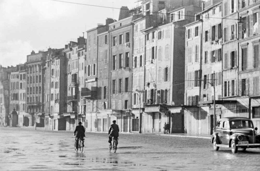 Quai du port, entre la rue Radeau et la traverse Vivaux