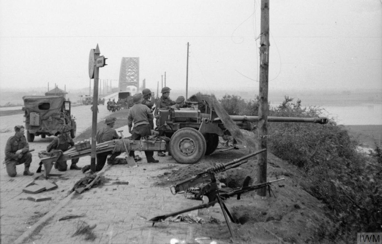17-pdr anti-tank gun of the 21st Anti-Tank Regiment, Guards Armoured Division, guards the approaches to Nijmegen Bridge, 21 September 1944.