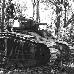 Les char B1 Bis Crouy inspecté par les allemands
