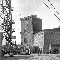 Marseille : entrée du fort Saint par Jean Henri (1853-1926)