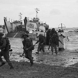 Commandos of 47 (RM) Commando coming ashore from LCAs (Landing Craft (...)