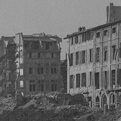 Au centre, les 2 et 4 de la rue Boutterie. A gauche, la façade arrière du 6 (…)