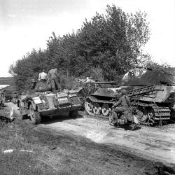 Vimoutiers, un Un véhicule blindé T17E1 Staghound du 18h Armoured Car (...)