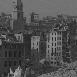 Au premier plan à gauche, les immeubles de la rue Bonneterie.