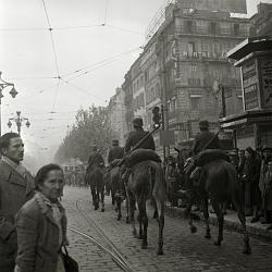 Cours Belsunce, les allemands traversent la Canebière November 1942 vers (...)