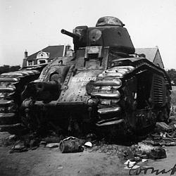 Le char B1 Bis "Le Glorieux" détruit en défendant les ponts sur (…)