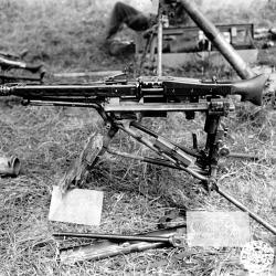 Prise de guerre : des mitrailleuses allemandes MG42