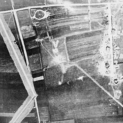Overhead aerial of the gun battery at Mont Fleury, behind 'King (...)