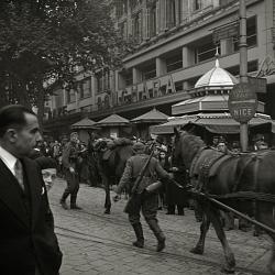 Cours Saint-Louis les charrettes succèdent aux cyclistes de la Wehrmacht (...)