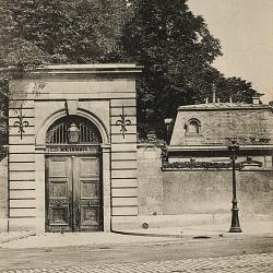 Entrée du Château de la Muette, /20, Chaussée de la Muette