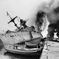 Le navire Marseillaise sabordé Toulon le 27 novembre 1942
