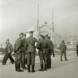 L'occupant en goguette quai des Belges November 1942 Marseille