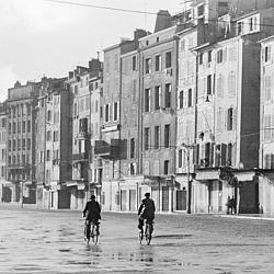Quai du port, entre la rue Radeau et la traverse Vivaux
