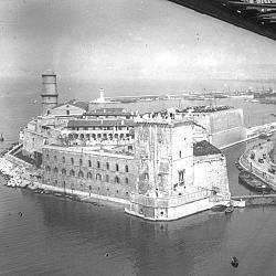 Marseille vue du fort Saint-Jean du haut du pont transbordeur 1914