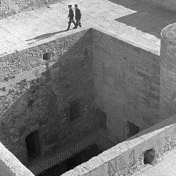 Donjon carré, cour intérieure et terrasses Château d'If Marseille (...)
