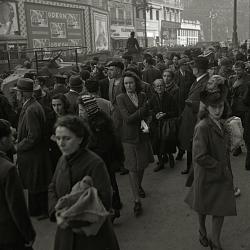 Blindés allemands stationnés devant le cinéma Variétés November 1942 Marseille