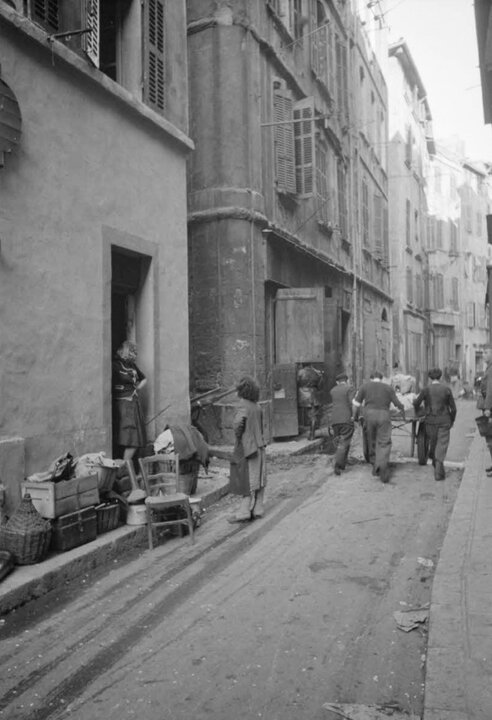 20 rue du Lacydon vers la place Vivaux