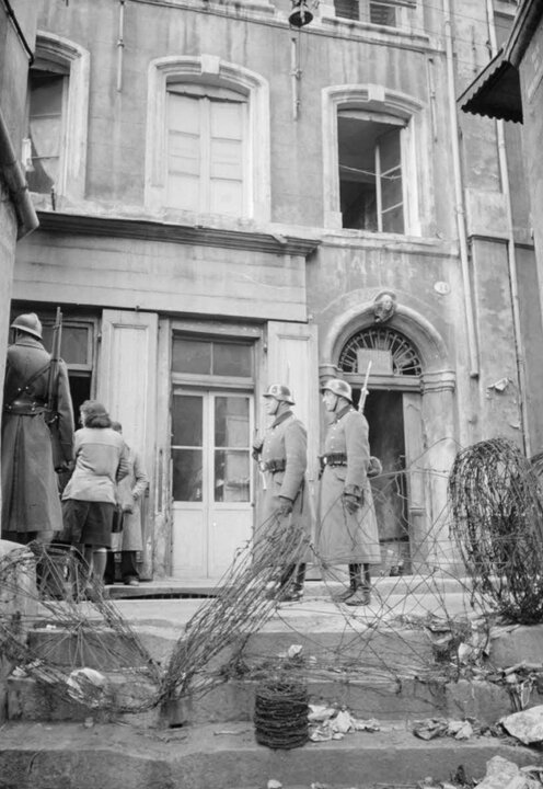 Rue de Bourgogne donnant sur la rue Caisserie à la hauteur du n° 14 (en face)