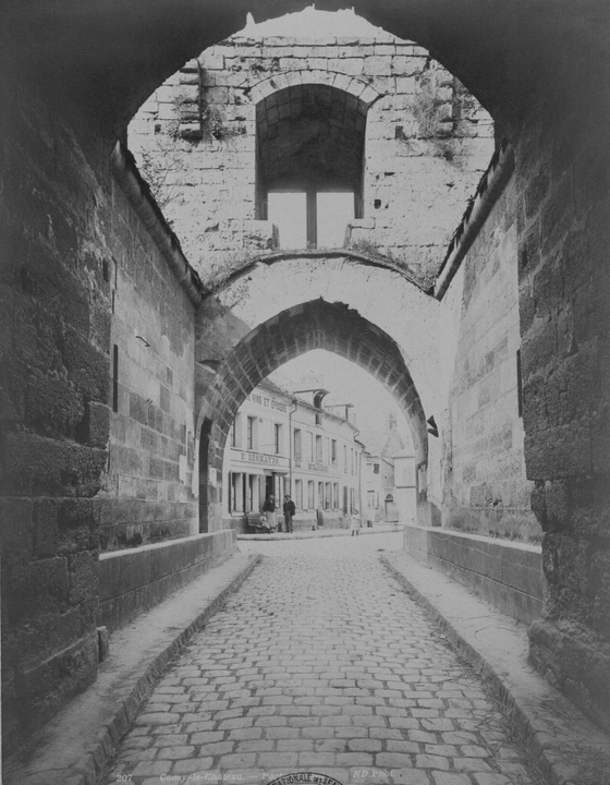 Coucy-le-Château. Porte de Laon : n°207 Neurdein, Étienne (1832-191 ?)