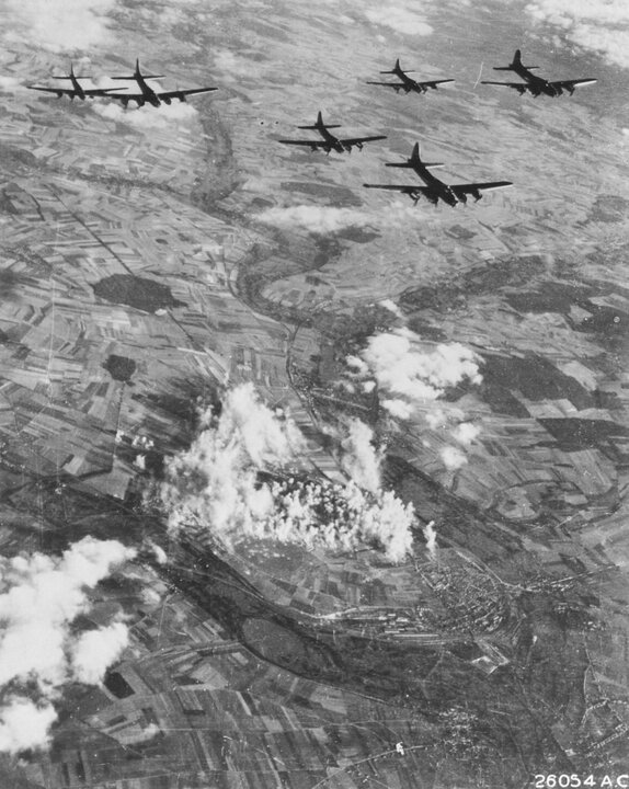 Bombing mission over Amiens Glisy Longueau may 1943