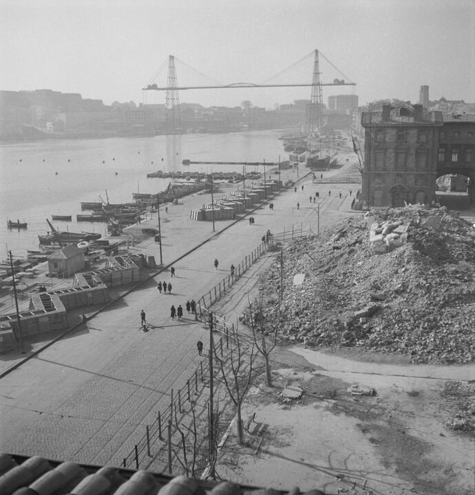  Marseille. Démolition "par mesure de salubrité hygiénique et sociale" des ruelles du vieux port, mars 1943 André Zucca (1897-1973)