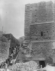 Queue pour la consultation, tour des Trinitaires face Nord Marseille ARC 1918