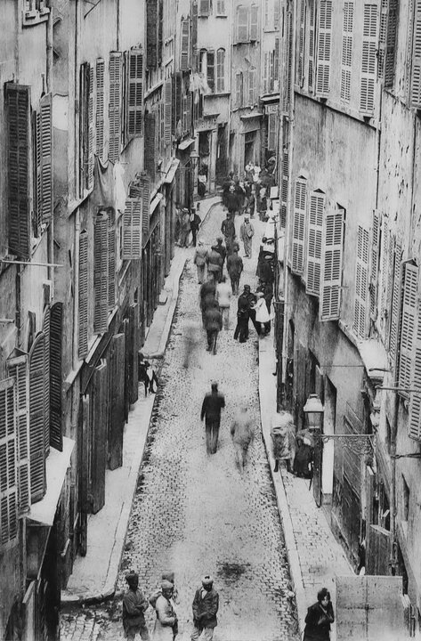 Rue Bouterie vers la place Vivaux