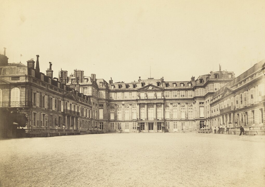 Courtyard Chateau de Saint-Cloud