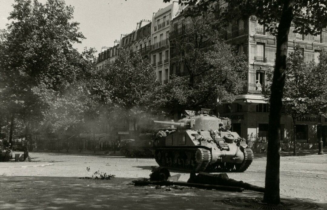 Libération Paris Sorbonne Renne Vaugirard SEEBERGER 1944 - Char Sherman 2e DB