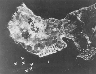 Bombing over batterie de Céret Saint-Mandrier Toulon 16 août 1944